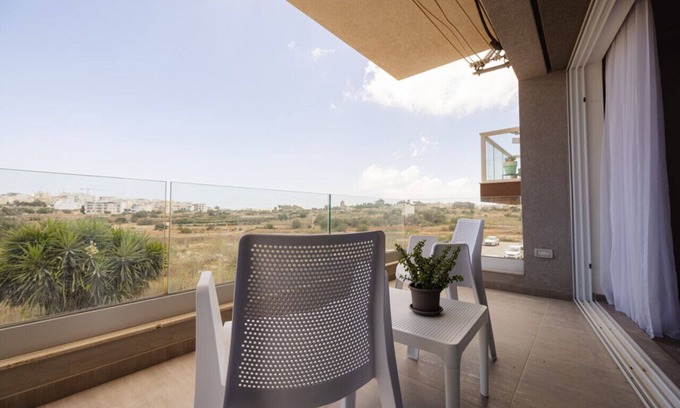 Birguma Apartment | Cosy Retreat Apartment: Tranquil Getaway in Naxxar
