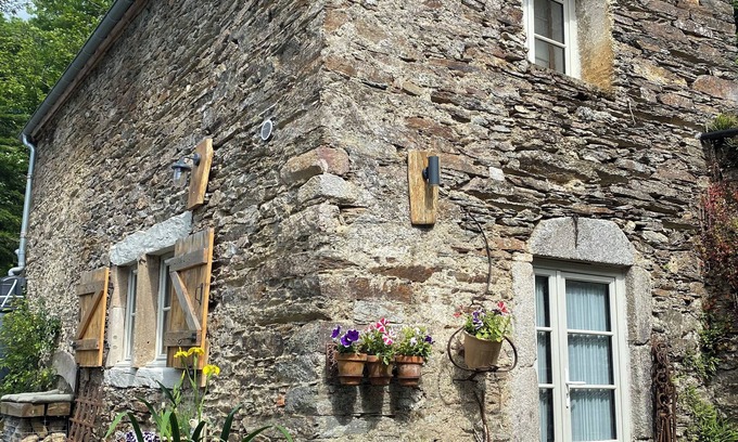 Lacaze Cottage | Cosy Retreat in Converted Bread Oven