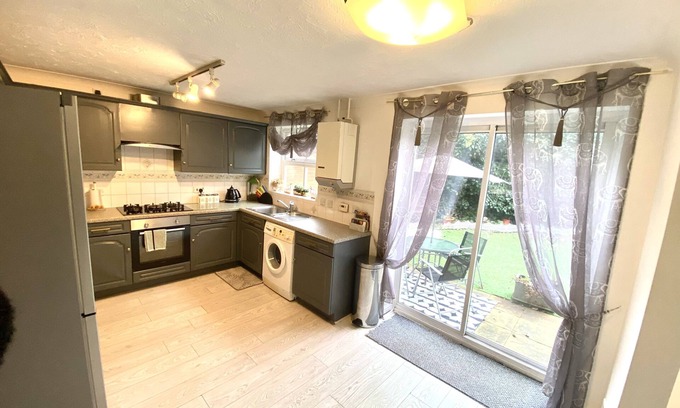 Maidstone Cottage | Cosy Retreat w/ River View + FREE Parking Nr Town