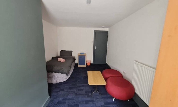 Elkesley Bed & Breakfast | Cosy room near East Midland Airport Room 7