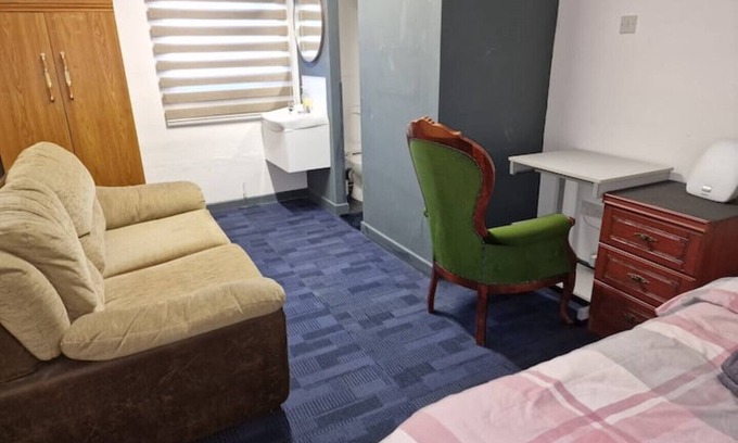 Kegworth Apartment | Cosy room near East Midland Airport Room 5