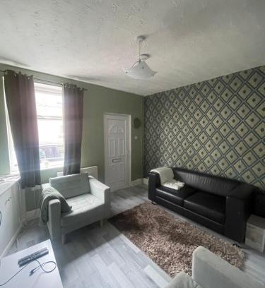 Winshill House | Cosy Room Near Train & Hospital