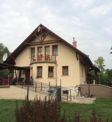 Isaszeg Bed & Breakfast | Cosy rooms on the lake near Budapest and the Airport