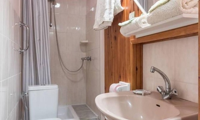 Melin Bed & Breakfast | Cosy Rose Room with kitchenette and terrace