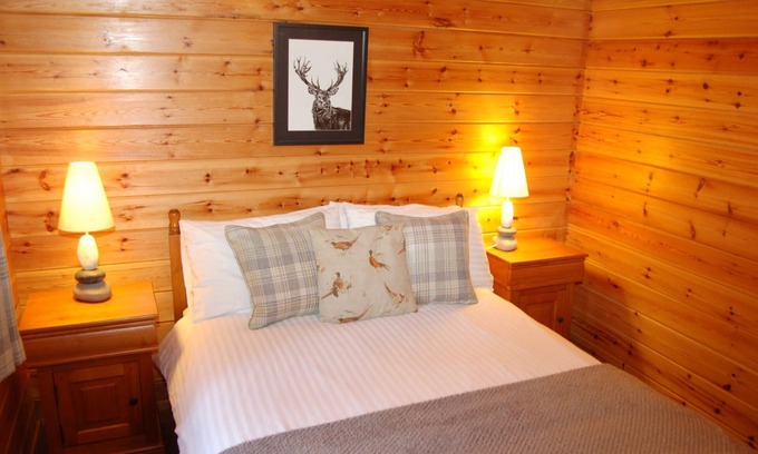 Killin Cabin | Cosy Rowan (3) woodland lodge by Killin, Loch Tay