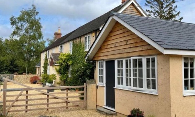 Frome House | Cosy Rural Annex, Free Parking, Walkable to Frome Town Centre