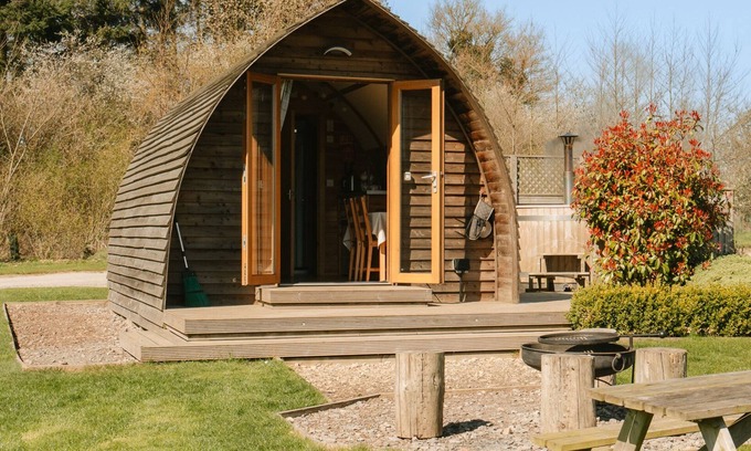 Thirsk Cabin | Cosy Rural Cabin with Private Hot Tub