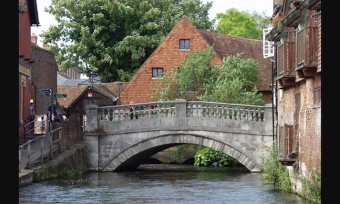 Hursley Cabin | Cosy rural hideaway, Hursley, near Winchester