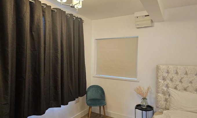 Bridgend Apartment | Cosy Studio in the Heart of Bridgend