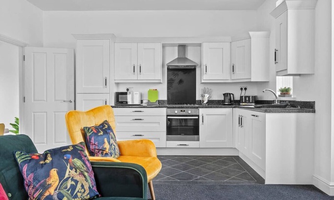 Stainburn Apartment | Cosy & Spacious 2BR Flat in Workington with FREE Parking