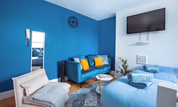 Stroud Green Apartment | Cosy & Spacious Flat - Moments To London City - Sleeps 4