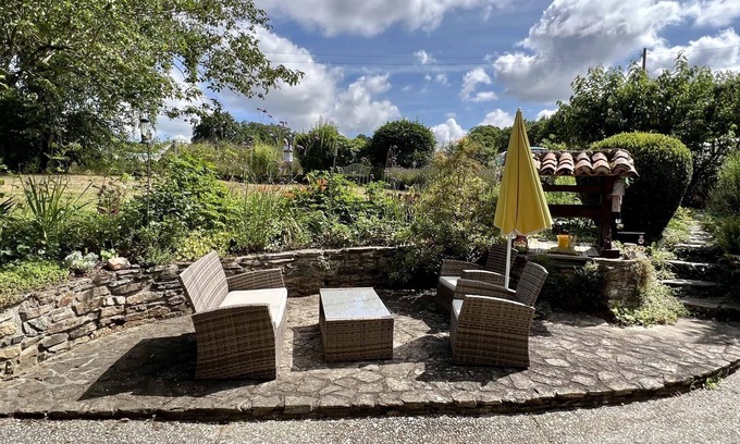 Oradour-sur-Vayres Cottage | Cosy stone cottage in the heart of the French countrysiden