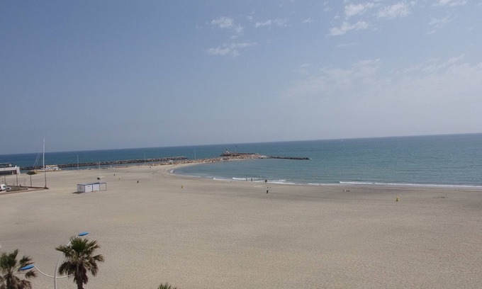 La Jetee Apartment | Cosy studio cabin with sea-view terrace.