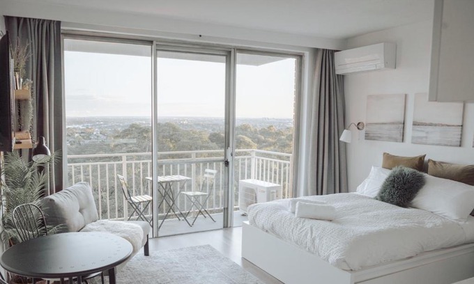 Greenwich Apartment | Cosy studio with a big view