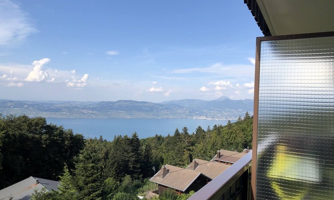 Thollon-les-Memises Apartment | Cosy traditional studio with lake views, minutes from ski slopes and beaches.