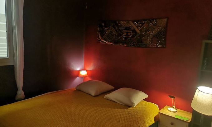 Die Apartment | Cosy travel room.