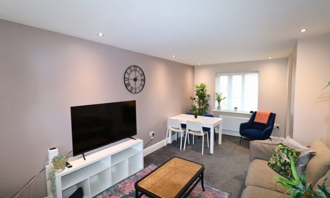 Andover Apartment | Cosy Two Bedroom Home in Andover