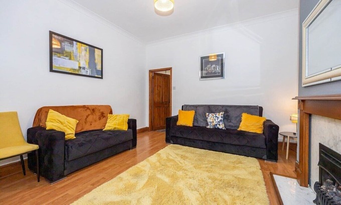 Blackburn House | Cosy Two bedroom Terrace Blackburn