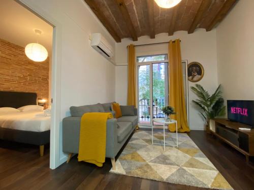 El Poble-sec Apartment | Cosy Urban Oasis 1BD in Poble Sec By MyRentalHost