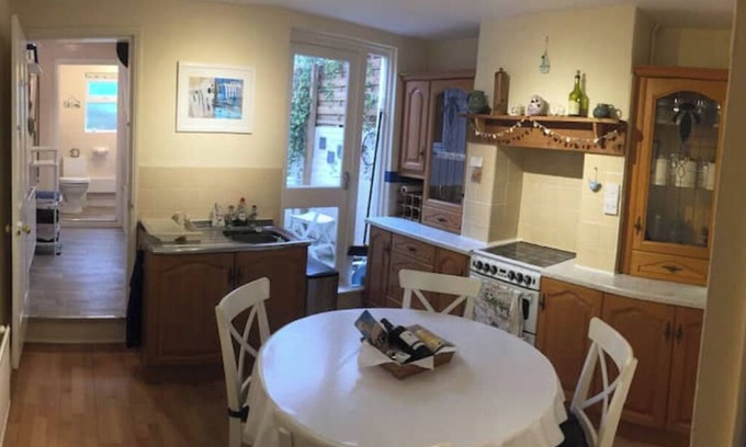 Netley House | Cosy Victorian artisan’s cottage, close to the town and harbour in Cowes