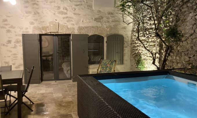 Lagnes House | Cosy village house, secret patio, pool