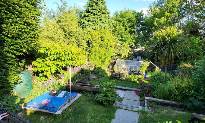 Roundhay Apartment | Cosy well equipped stand alone studio. Only 10 mins drive to the city centre