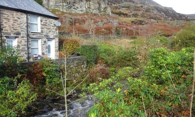 Tanygrisiau Cottage | Cosy Welsh Cottage near to Ffestiniog Railway, local beaches, walks & activities