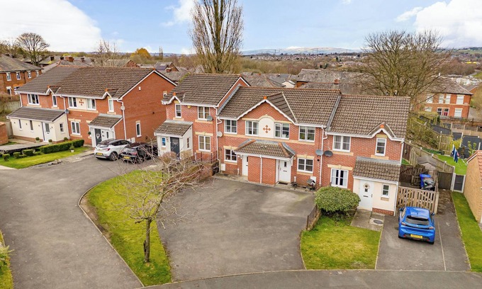 Radcliffe House | Cosy Whitefield House
