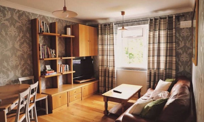 Raynes Park Apartment | Cosy Wimbledon Apartment with 2 Bedrooms