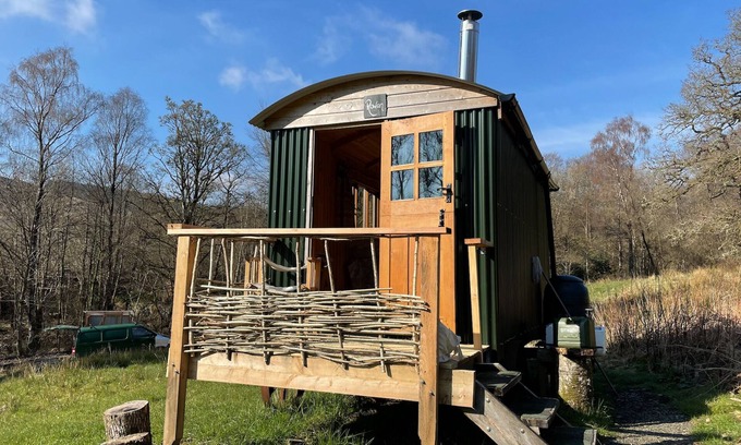 Saint John's Town of Dalry House | Cosy Woodland off Grid Shepherds Hut - Rowan