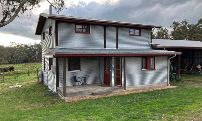 Whanregarwen Cottage | Cosy yet spacious farm stay with views of the surrounding rolling hills