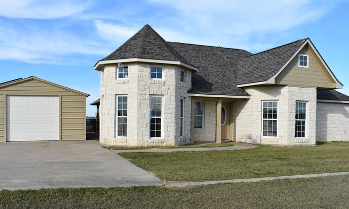 Del Valle House | ~COTA~MotoGP~NASCAR~Formula 1~Tesla~Austin~Quiet