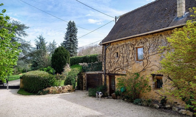 Domme Cottage | Cote du Grel cottage 4/5, pool, private garden & balcony, fantastic location