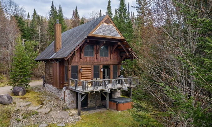 Lac Superieur Village Ski Chalet | Cote Nord Tremblant Chalet MarianCITQ 242012