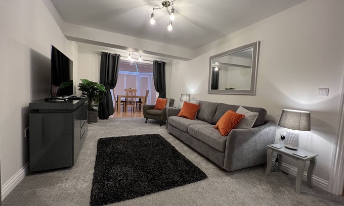 Stow-on-the-Wold House | Cotswold apartment with private parking!