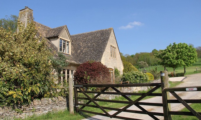 Stanton Cottage | Cotswold Cottage in historic village of Stanton with views over open fields