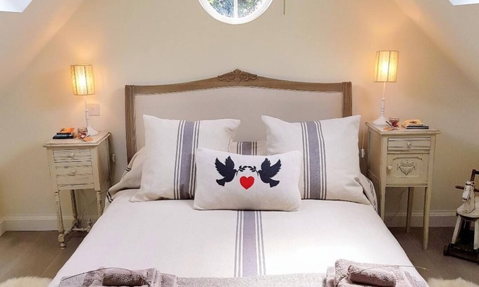 Stratton House | Cotswold Luxury, Cirencester, walks, pubs, shops