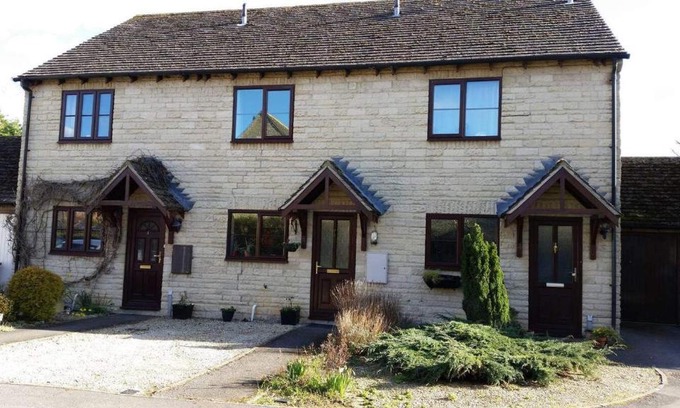 South Leigh House | Cotswold Retreat Children & Pets Welcome