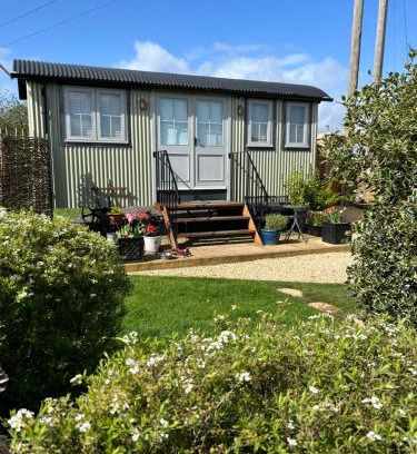 Pershore Other | Cotswold Shepherd hut Hot Tub sauna Dog friendly