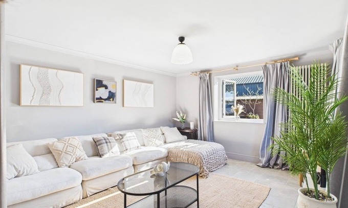 Witney Apartment | Cotswolds Peaceful Retreat | Holiday Cottage