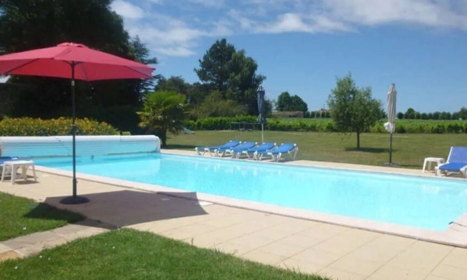 Chenac-Saint-Seurin-d'Uzet Cottage | Cottage/Gîte 4 pers. with heated swimming pool near beaches