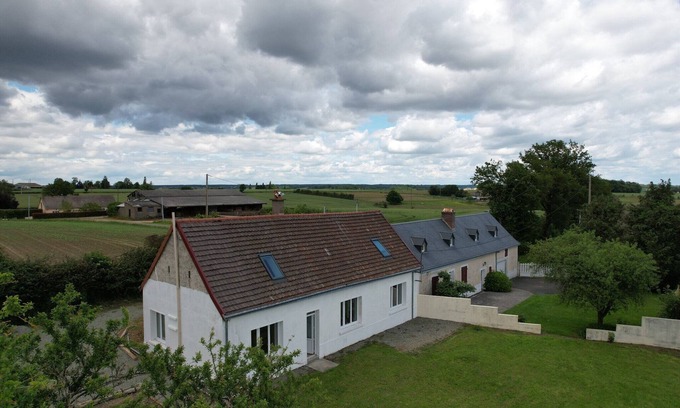 Saint-Vincent-du-Lorouer Cottage | Cottage in Saint-Vincent near Le Mans