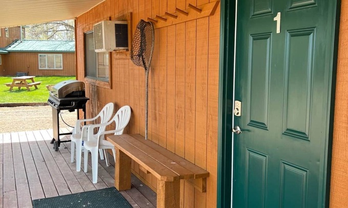 Big Horn County House | Cottage #1 at Three Mile