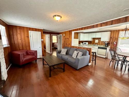 Nancy House | Cottage 1- Lees Ford Marina