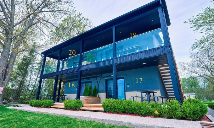 Wainfleet Cottage | Cottage 17: Lower-Level Beachfront Unit in 4-Plex