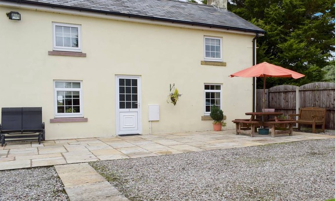 Knott End-on-Sea Cottage | Cottage ∙ 2 bedrooms ∙ 4 guests