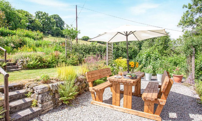 Newton Abbot Cottage | Cottage ∙ 2 bedrooms ∙ 4 guests