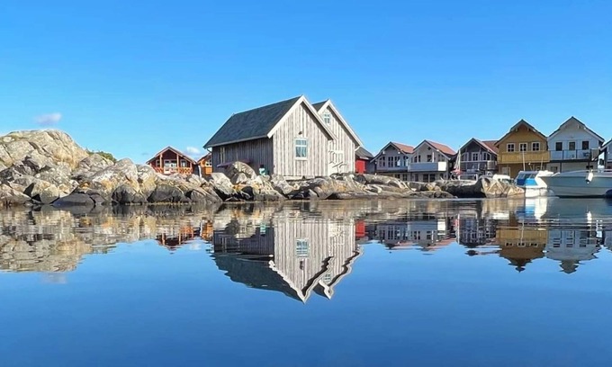 Selbjorn Cottage | Cottage 2 meters from the sea, 2 hours from Bergen in Norway. Unike location