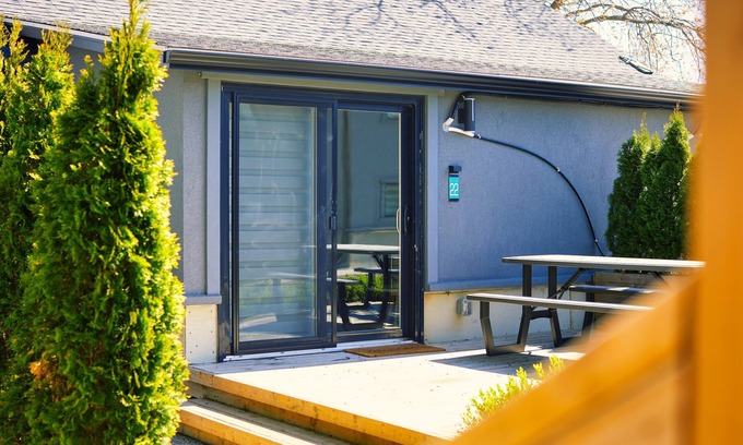 Wainfleet Cottage | Cottage 22: Charming Bungalow Steps from the Lake