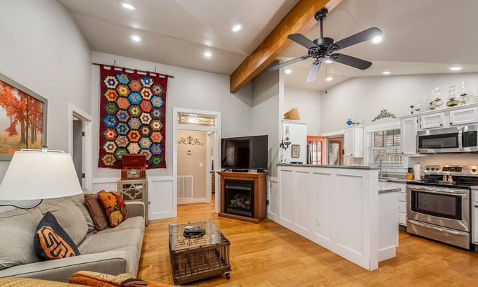 Mentone House | ⁂ Cottage | .25 miles to Brow ⁂